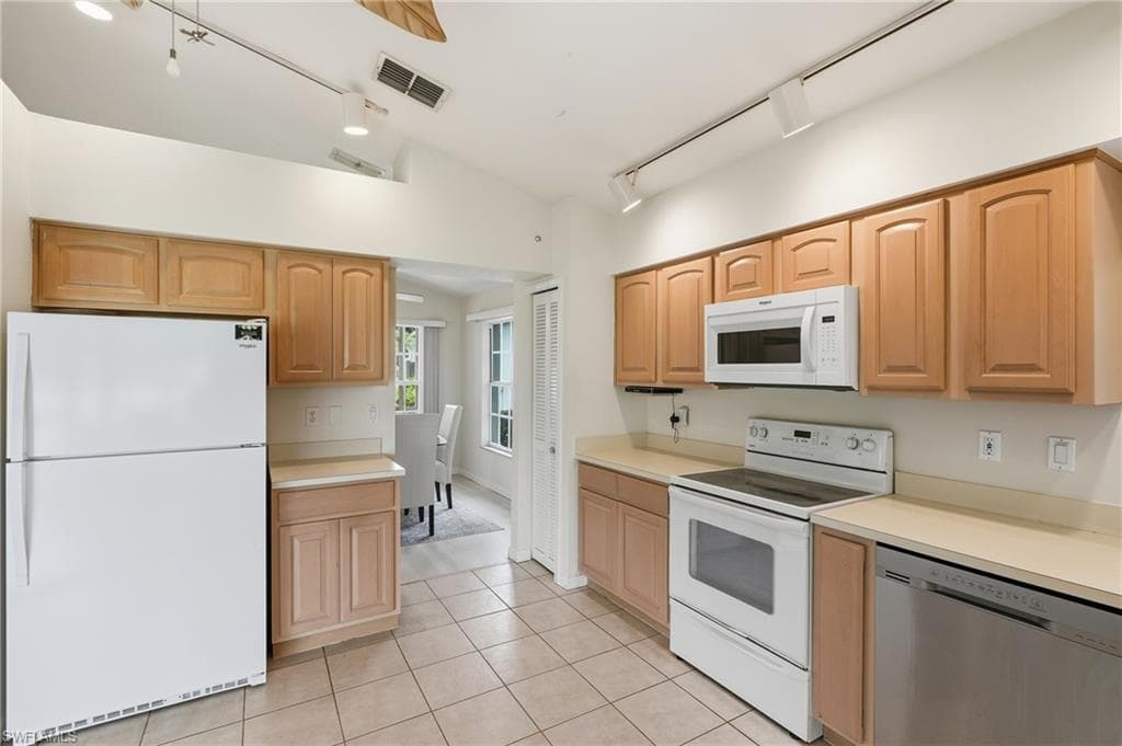 20918 Country Barn DR-16
