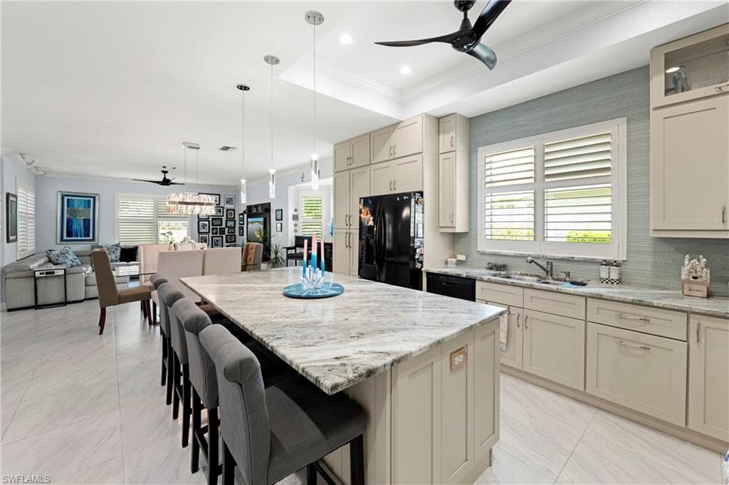 9372 Lake Abby LN-12