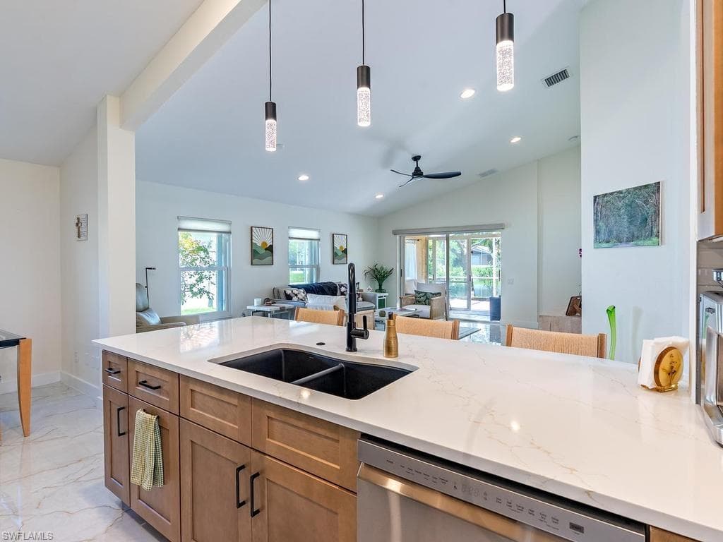 8901 Cascades Isle BLVD-5