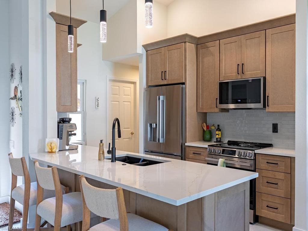8901 Cascades Isle BLVD-4