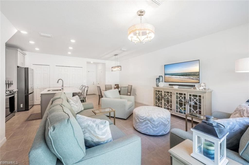 14195 Oviedo PL-15