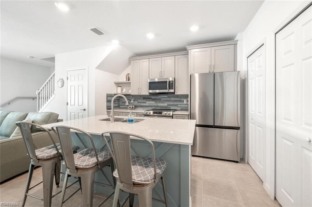 14195 Oviedo PL-8