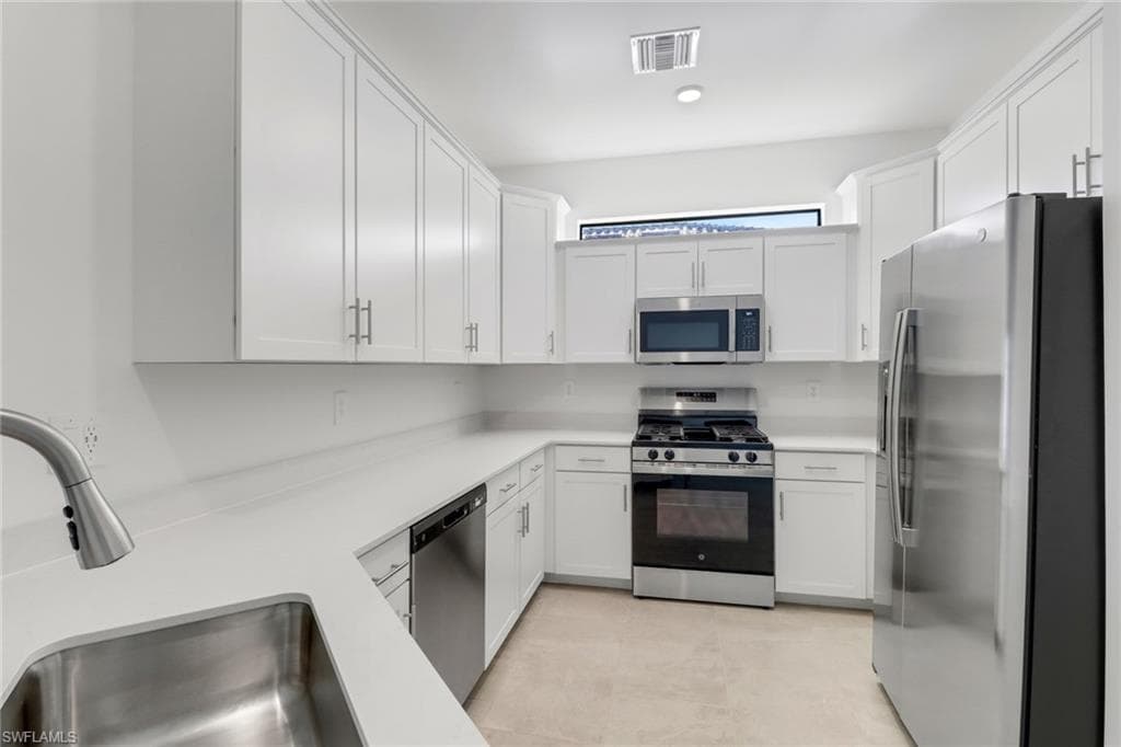 19712 Hinkley DR-5