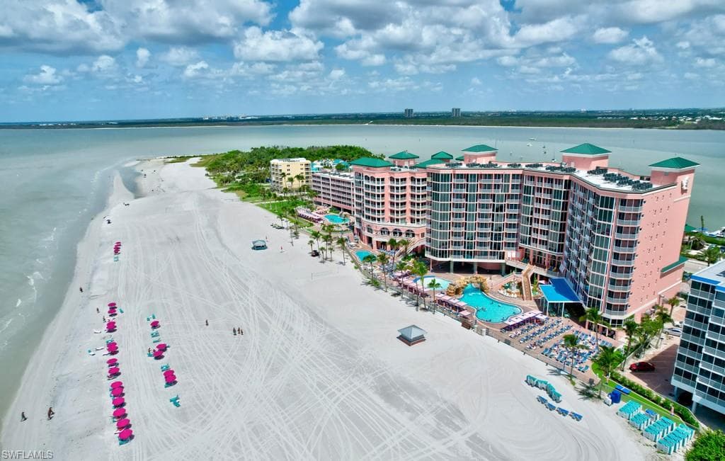 200 Estero BLVD 101-6
