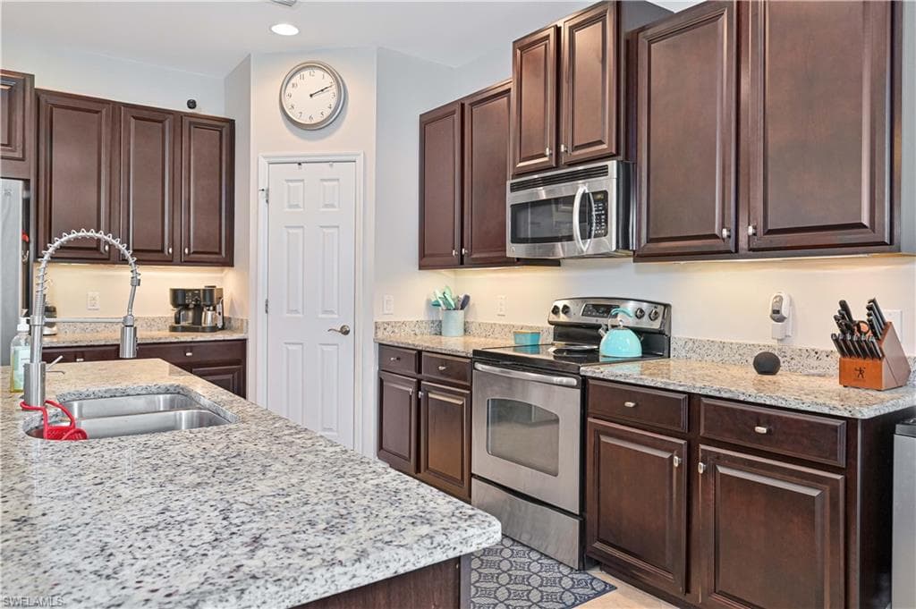 8641 Banyan Bay BLVD-14