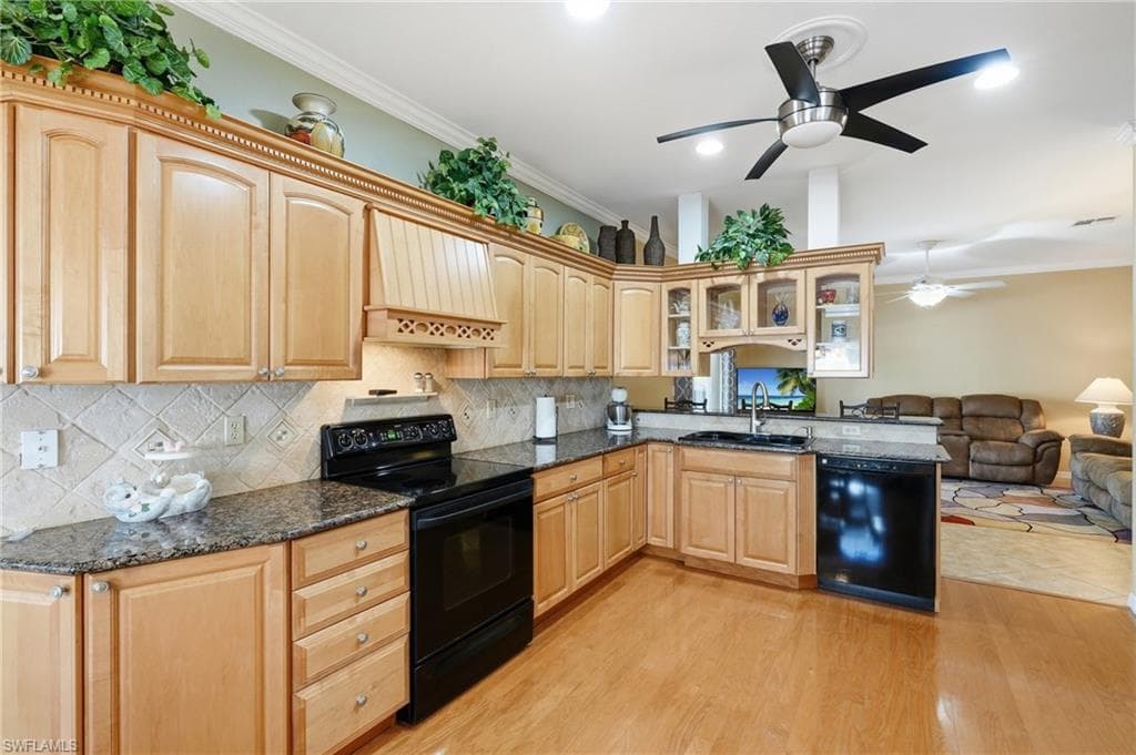 8805 Fawn Ridge DR-10