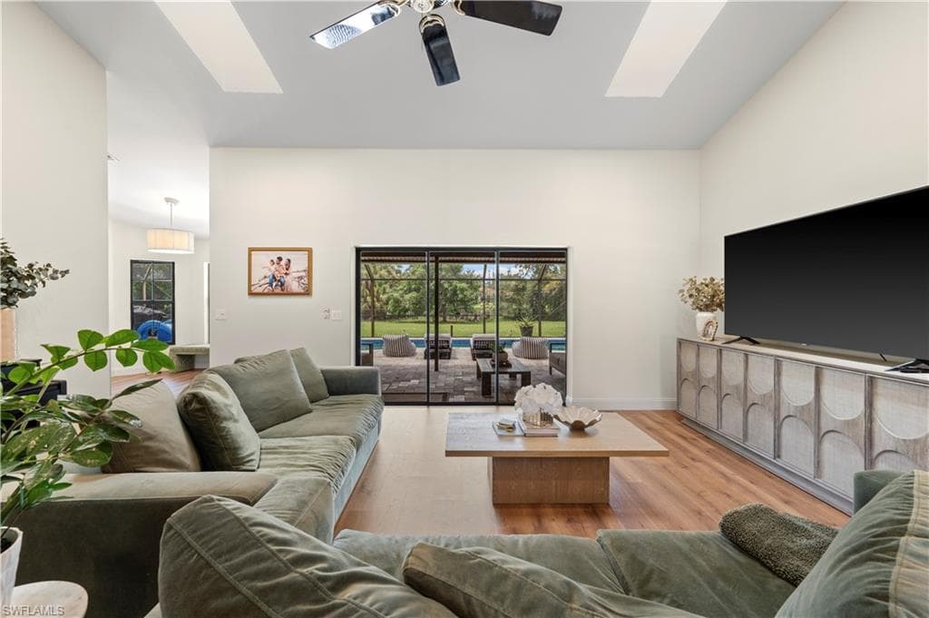 6560 Kestrel CIR-6
