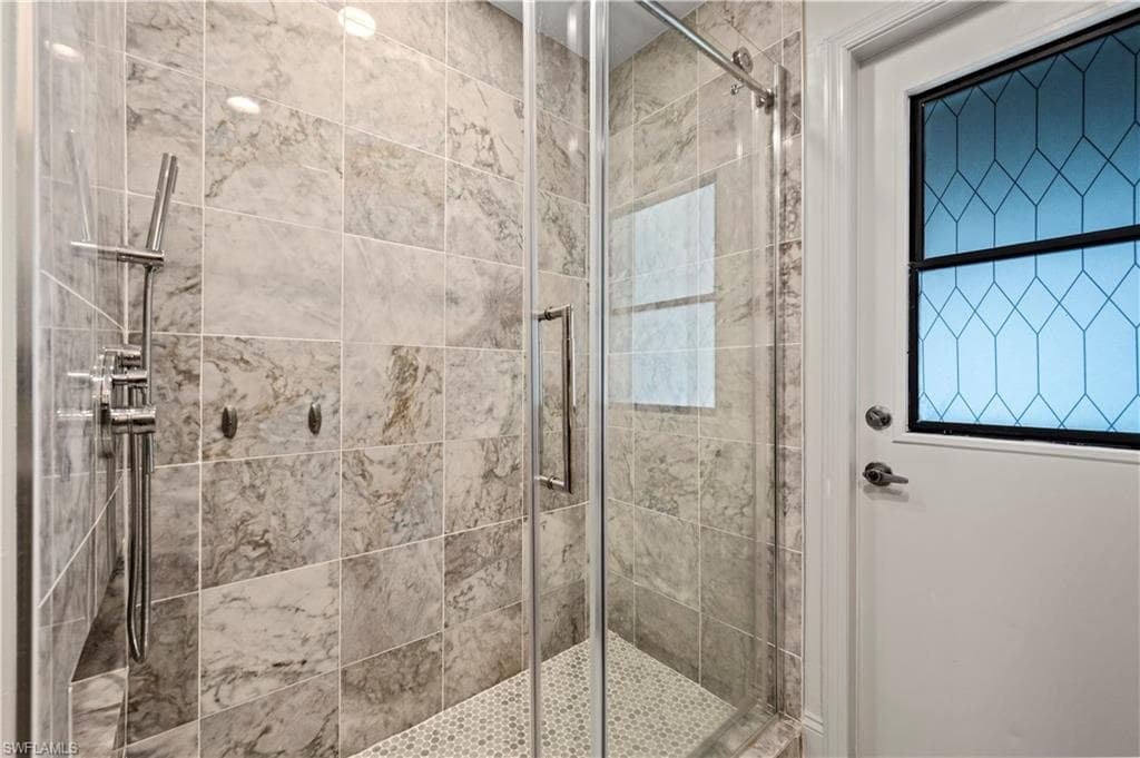 6560 Kestrel CIR-12
