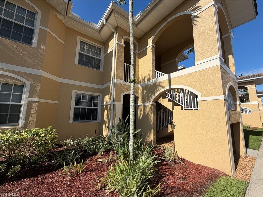 1096 Winding Pines CIR 102-2