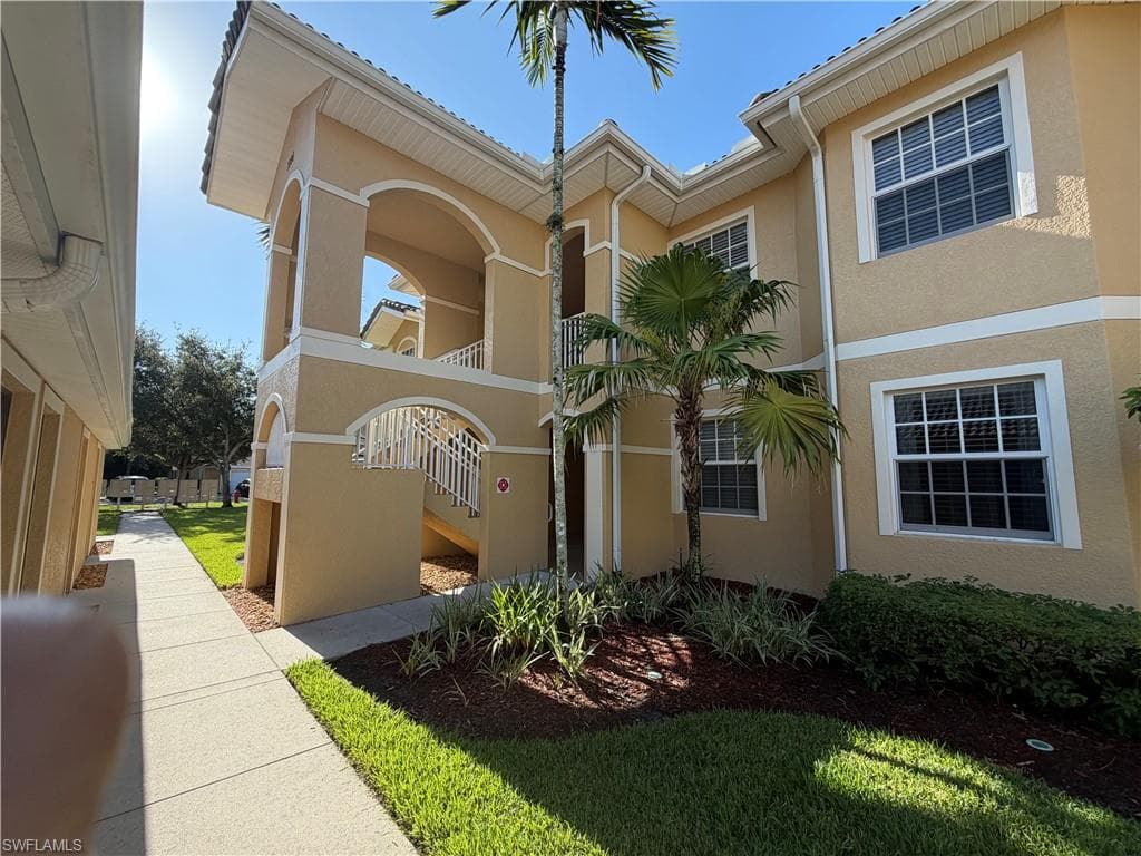 1096 Winding Pines CIR 102-1