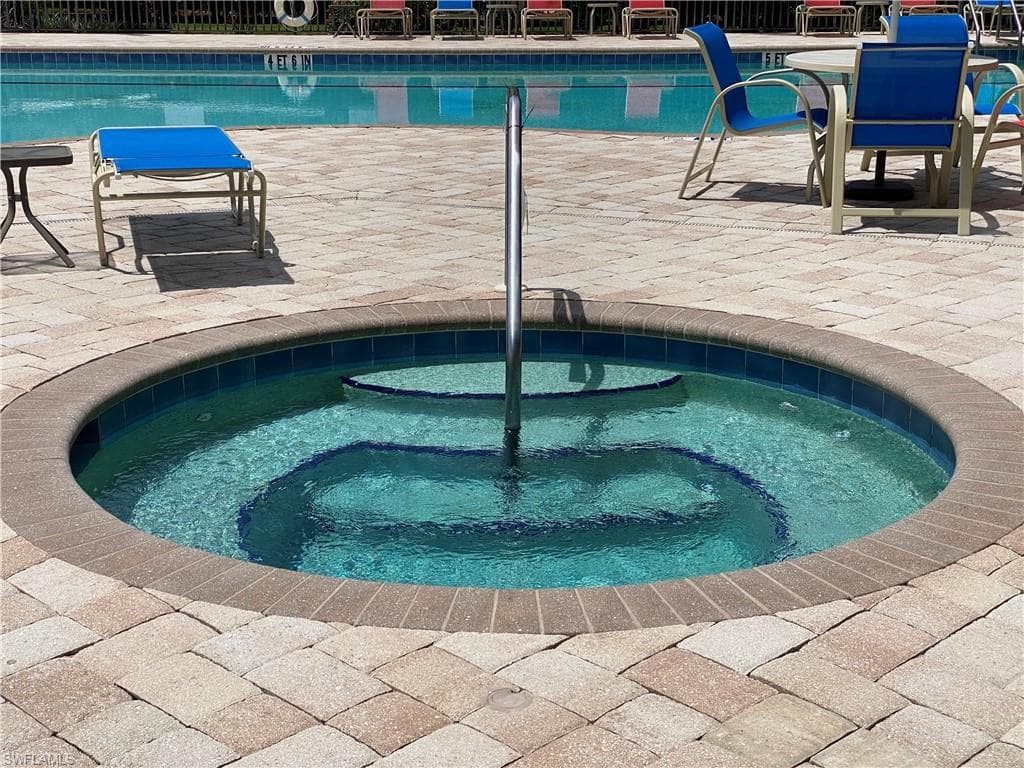 1096 Winding Pines CIR 102-37