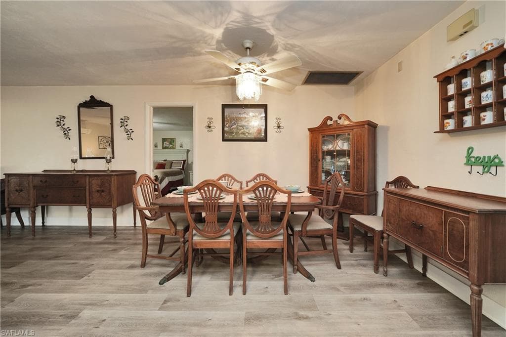 7228 Reymoor DR-22