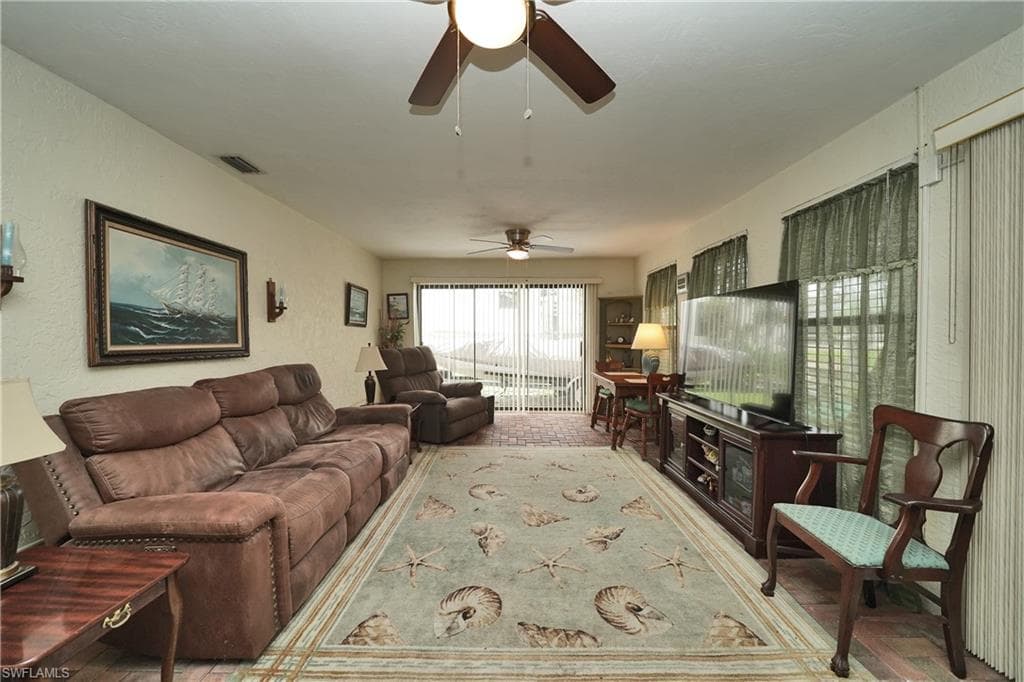 7228 Reymoor DR-26