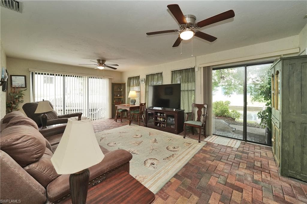 7228 Reymoor DR-25