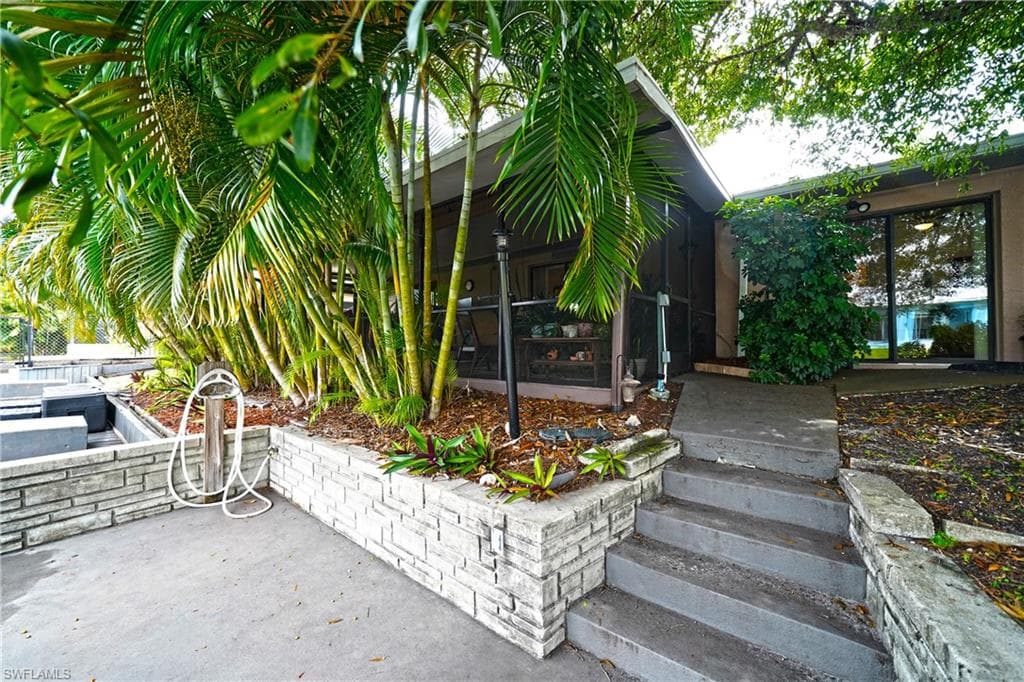 7228 Reymoor DR-7