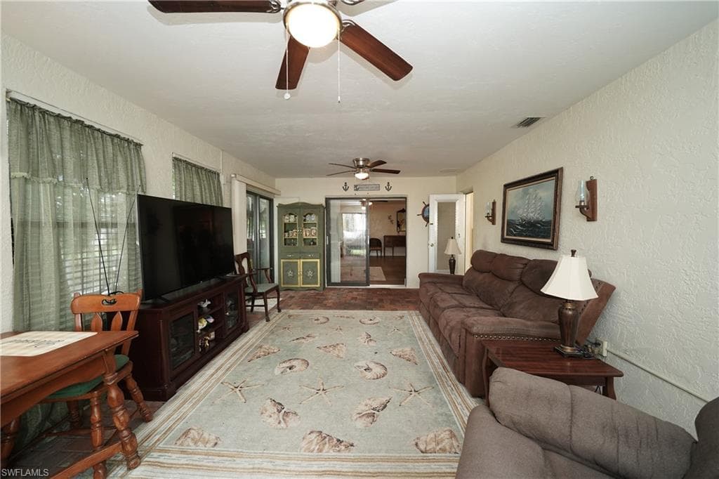 7228 Reymoor DR-27