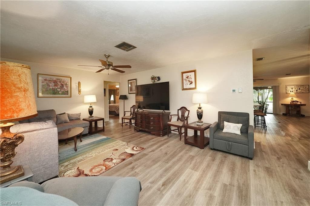 7228 Reymoor DR-13