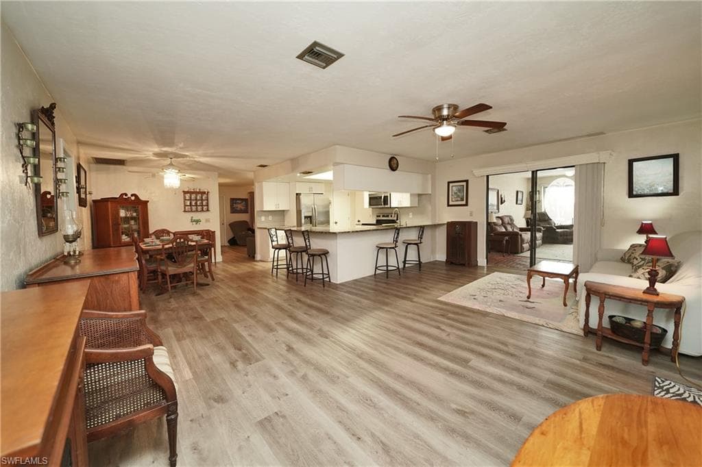 7228 Reymoor DR-14