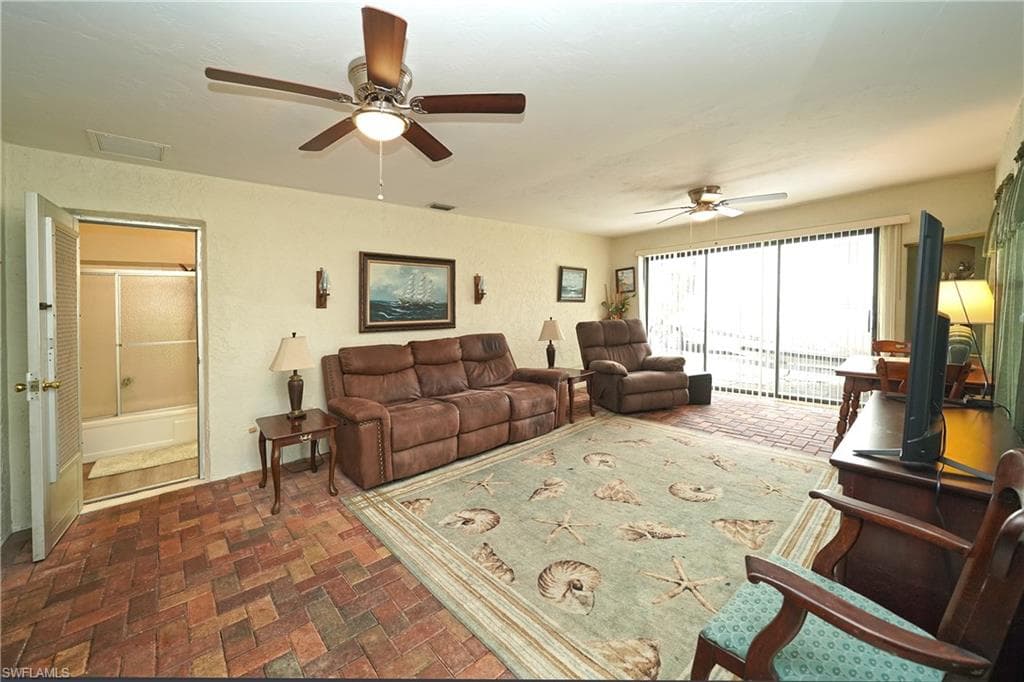 7228 Reymoor DR-28