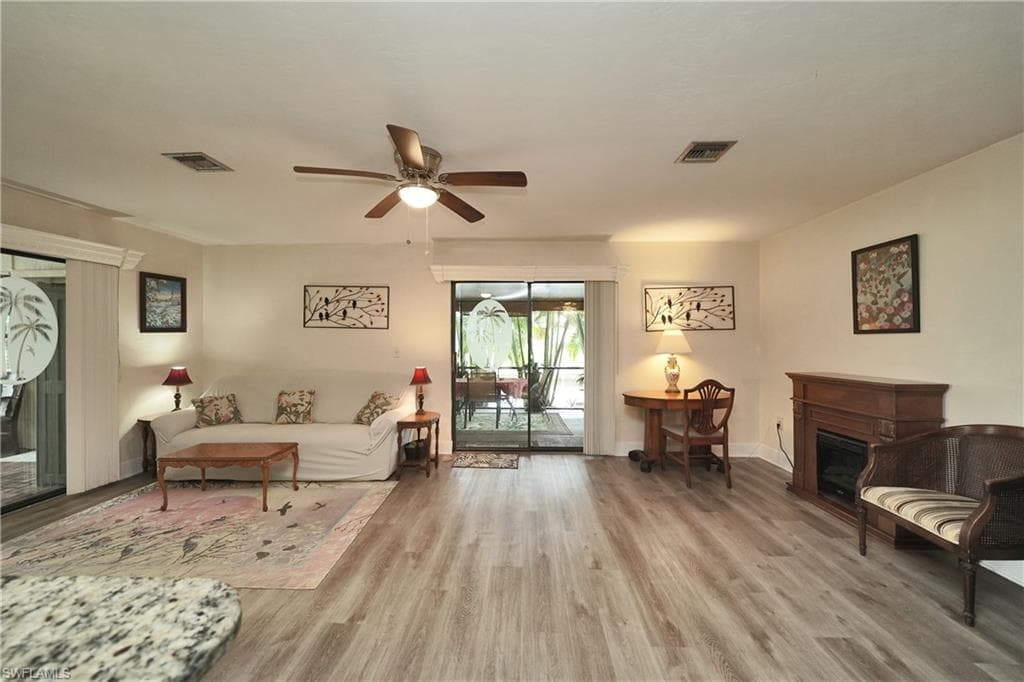 7228 Reymoor DR-24