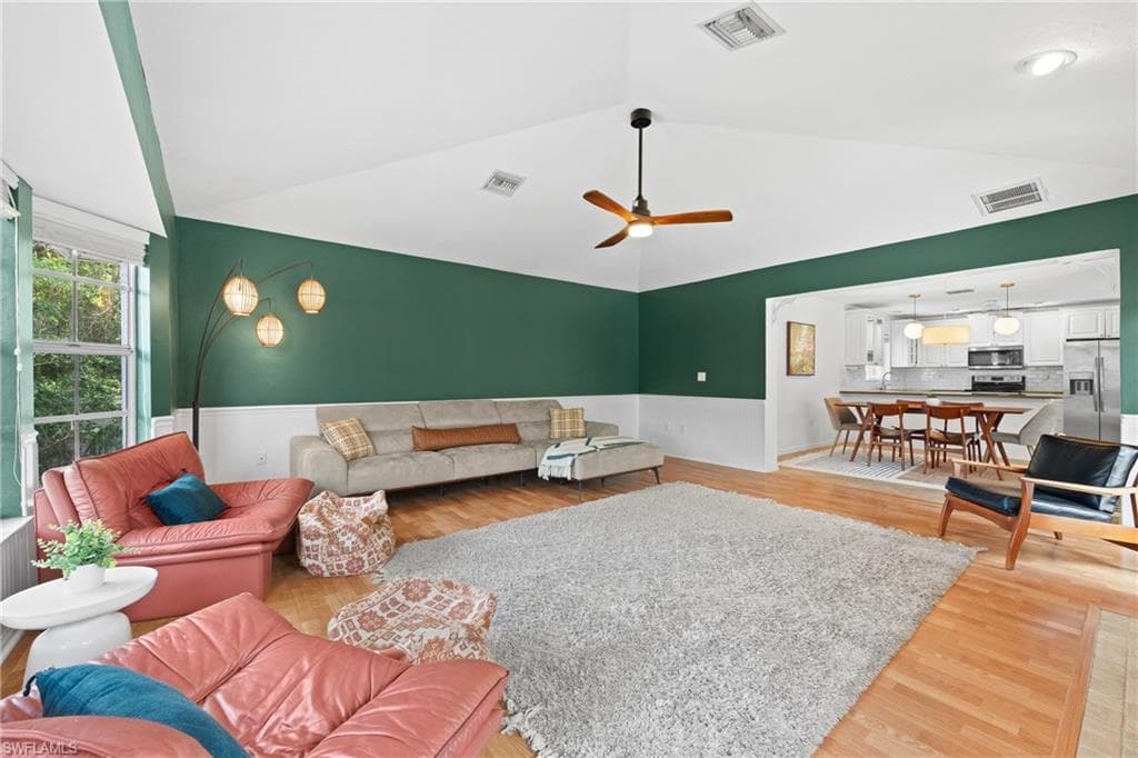 6872 Fairview ST-20