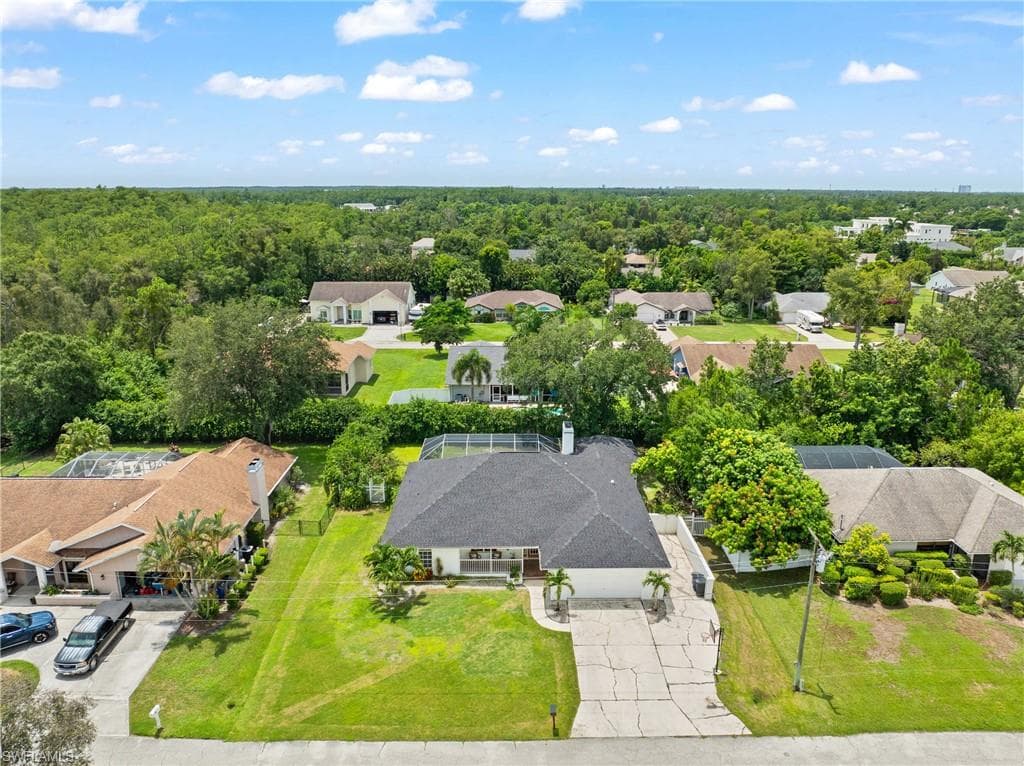 6872 Fairview ST-37