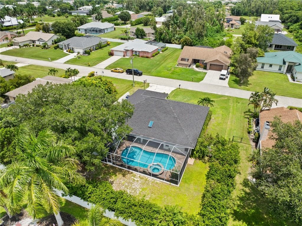6872 Fairview ST-40
