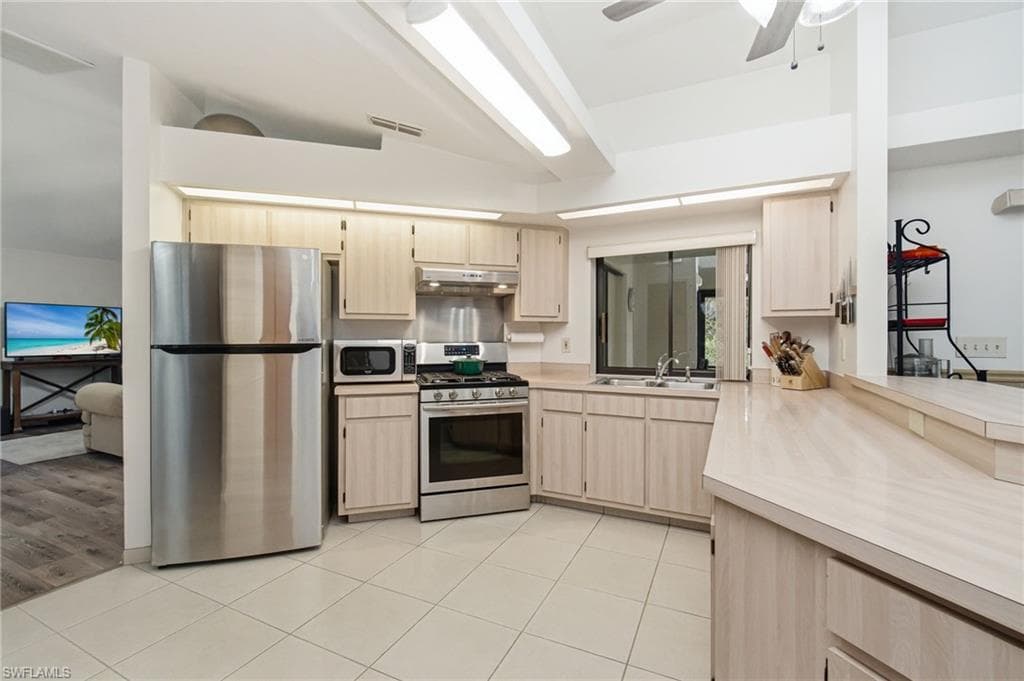 11365 Rabun Gap DR-23