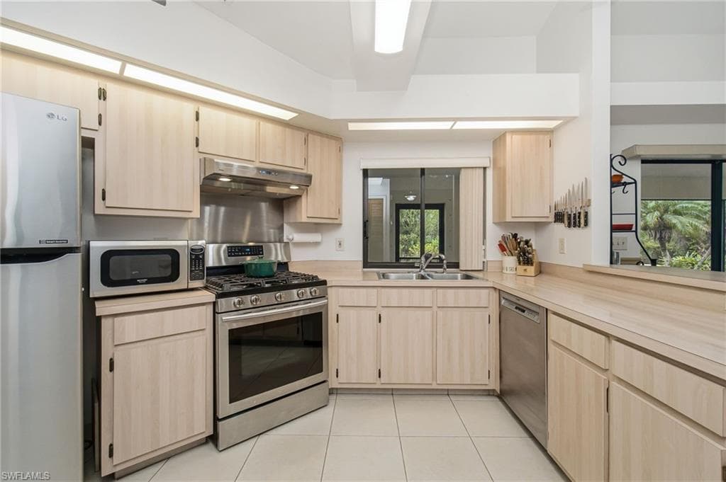 11365 Rabun Gap DR-22