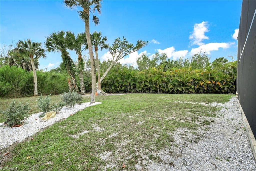 2130 Sunset CIR-32