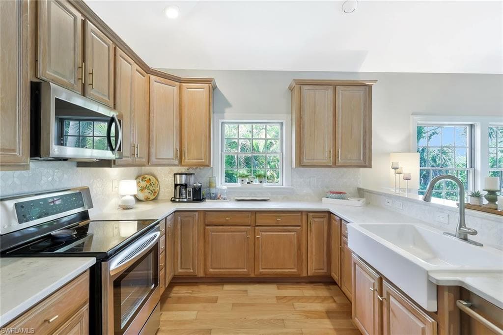 2130 Sunset CIR-14