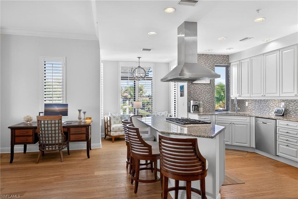 1540 5TH AVE S D305-10