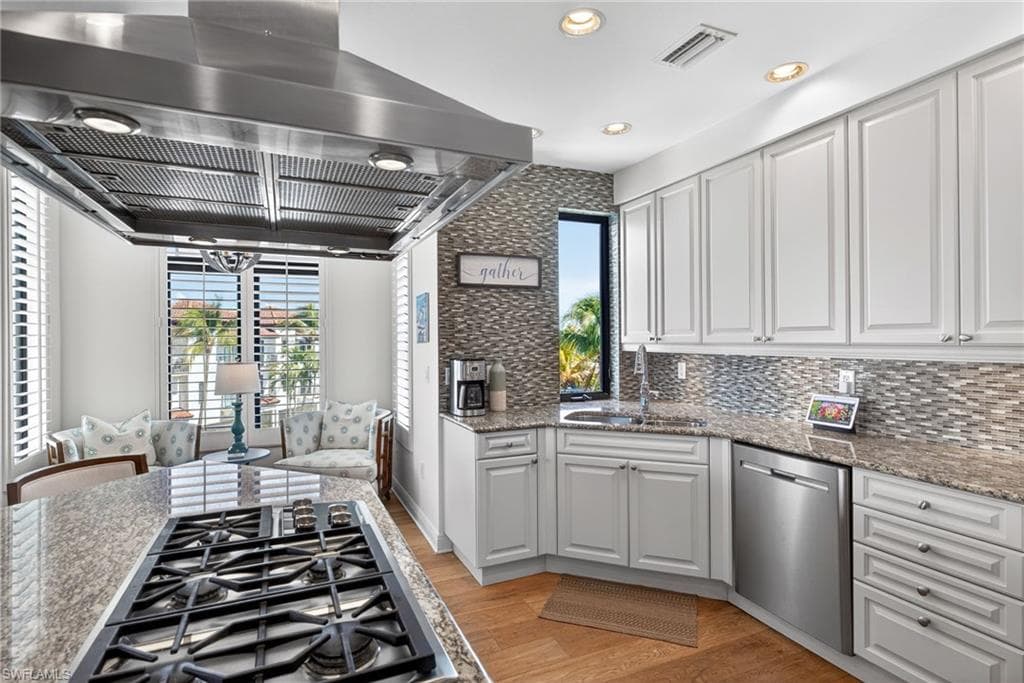 1540 5TH AVE S D305-11