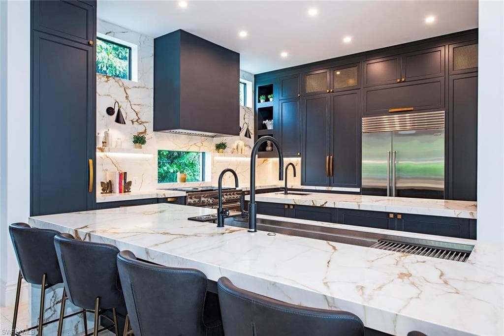 2581 ESCADA DR-6
