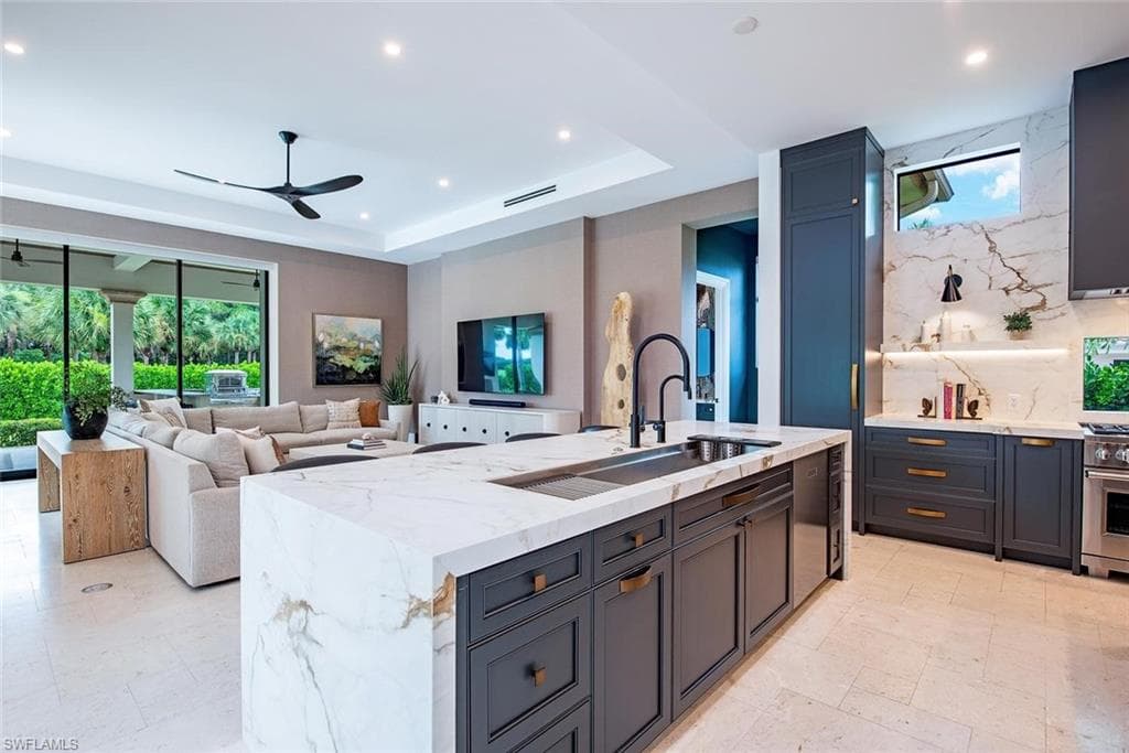 2581 ESCADA DR-8