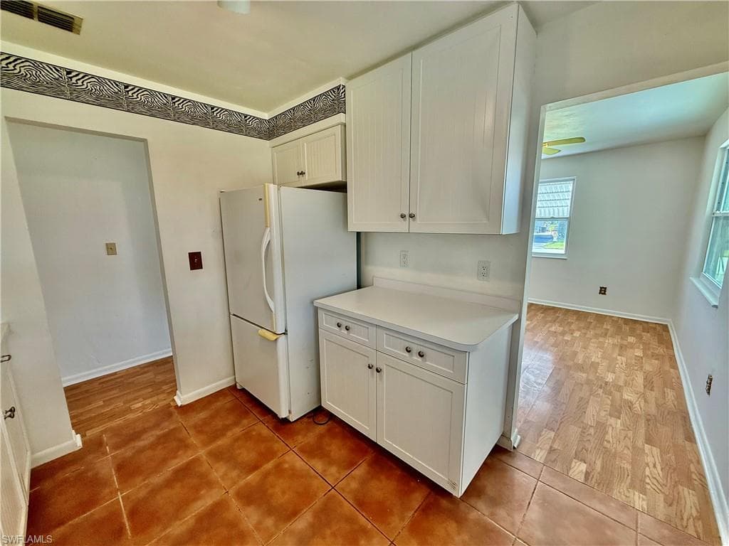 36 Heath Aster LN-13