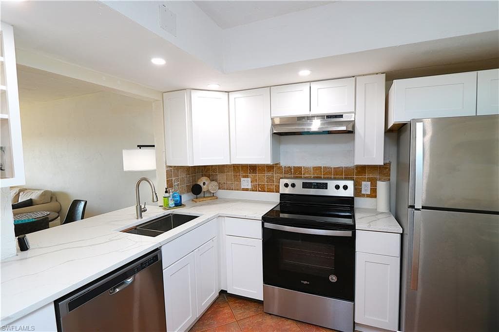 1004 Manatee RD H202-2