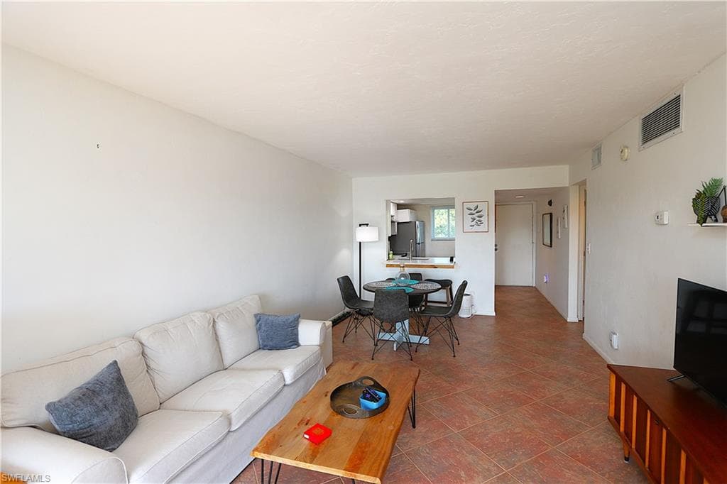 1004 Manatee RD H202-5