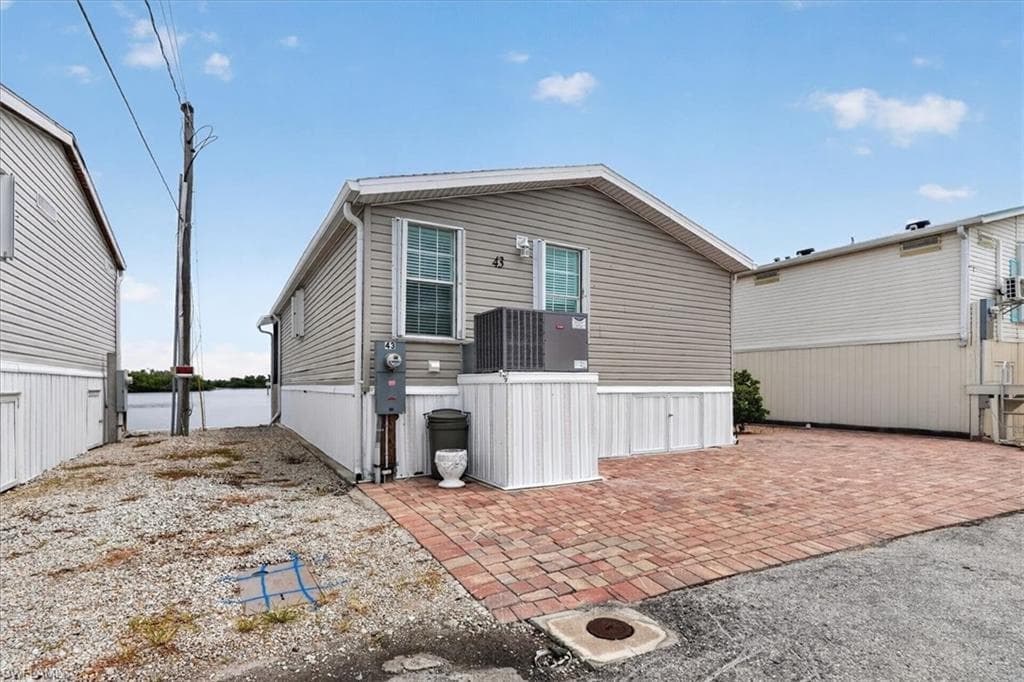 43 Emily LN-49