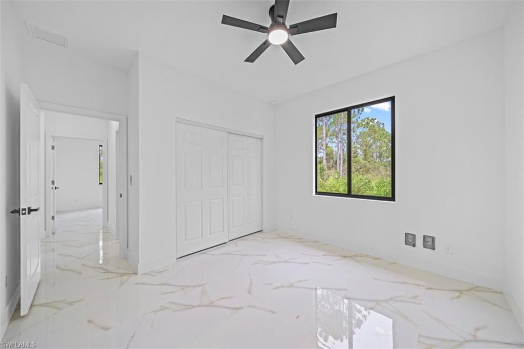 1110 Rush AVE-32
