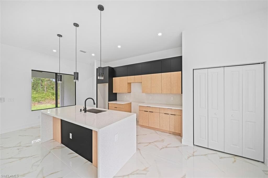 1110 Rush AVE-9