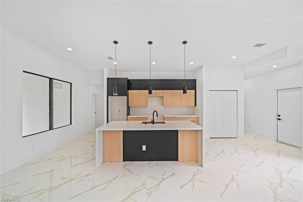 1110 Rush AVE-10