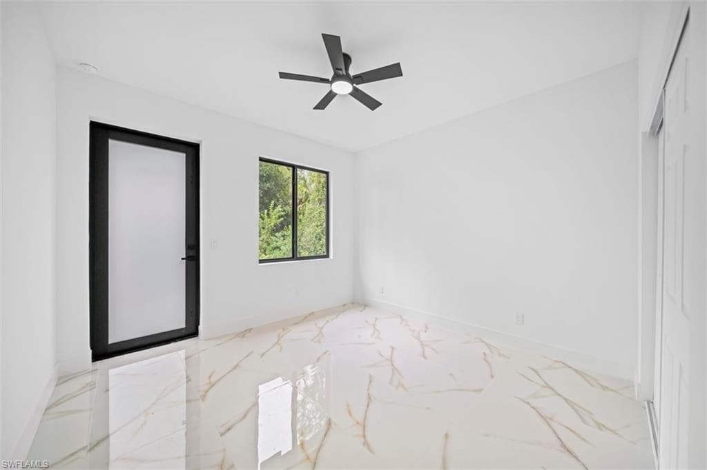 1110 Rush AVE-18