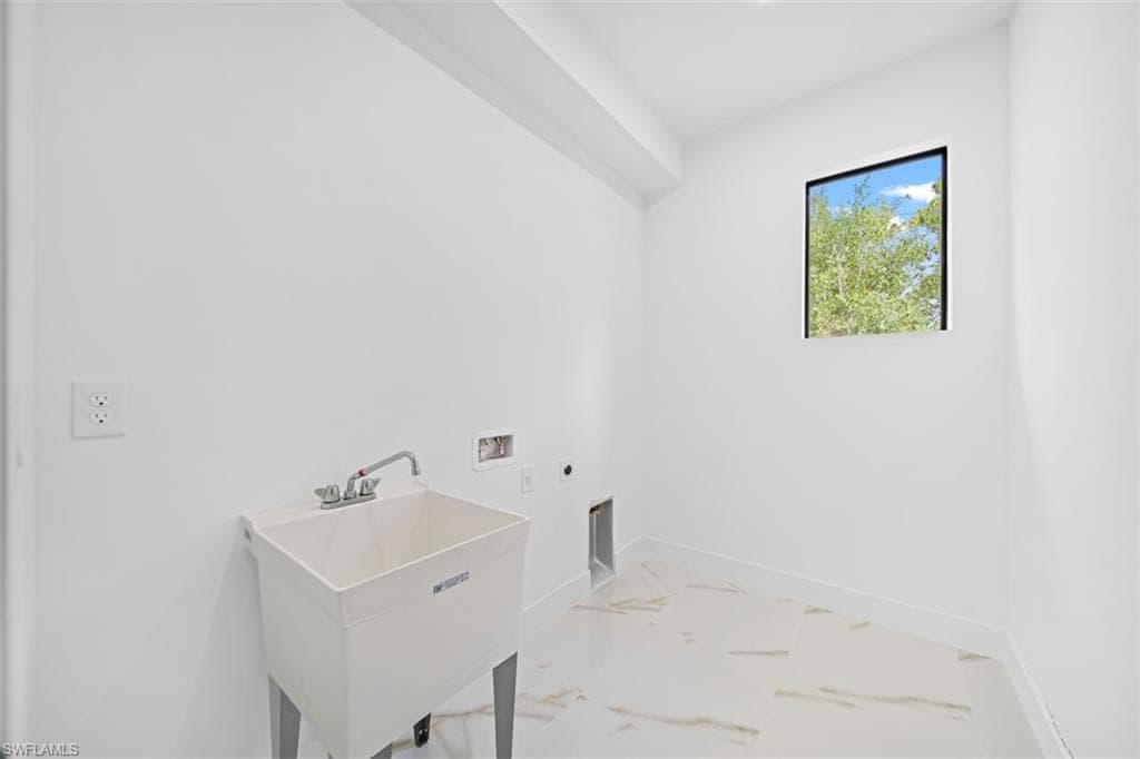 1110 Rush AVE-37