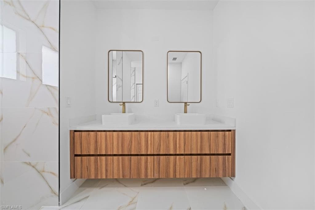 1110 Rush AVE-25