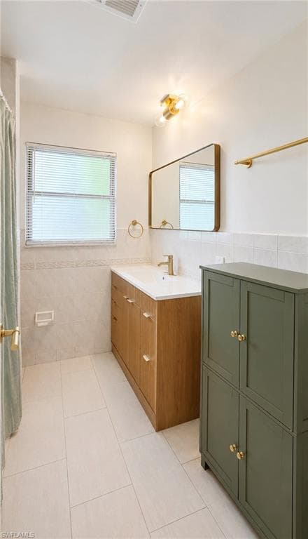 1634 Newport CT-14