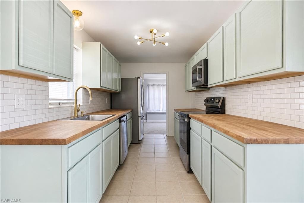 1634 Newport CT-4