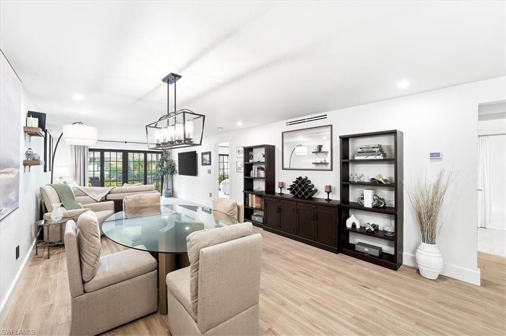 3219 Horse Carriage WAY 3-13
