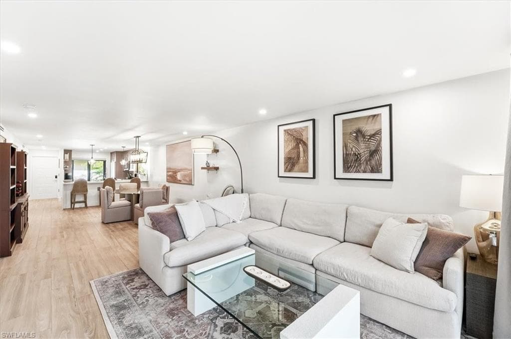 3219 Horse Carriage WAY 3-12