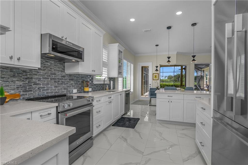 6099 Fairway CT-17